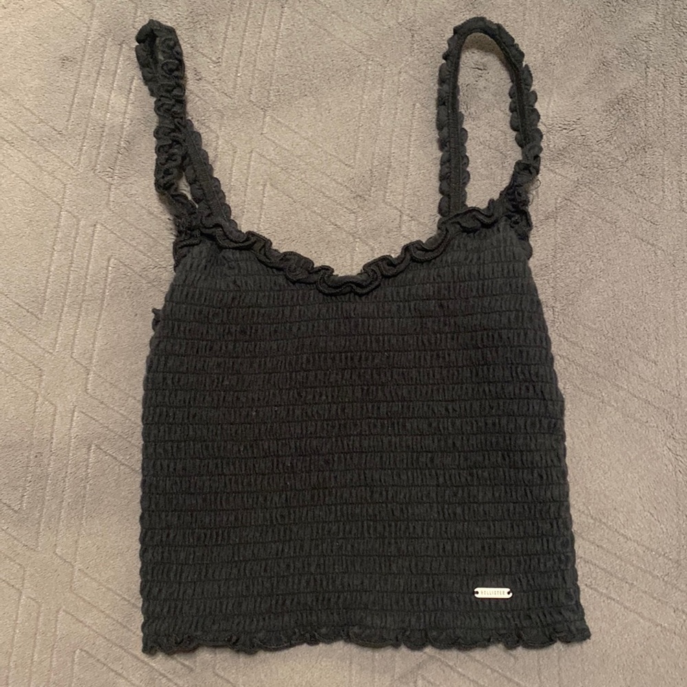 black Hollister Scrunchie tank top size XS Lettuce trim at the bottom